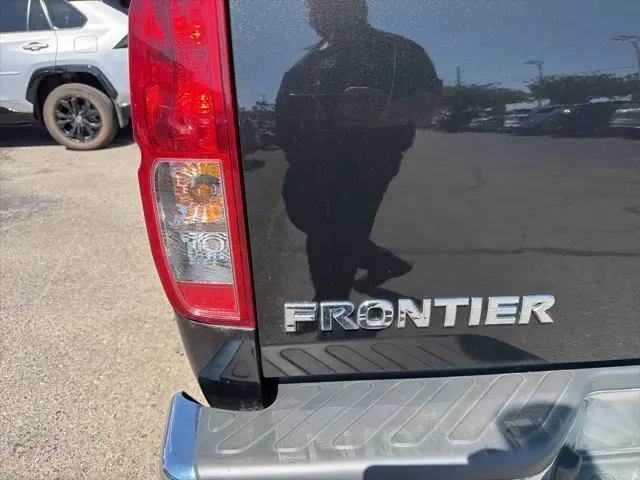 2019 Nissan Frontier SV photo 5