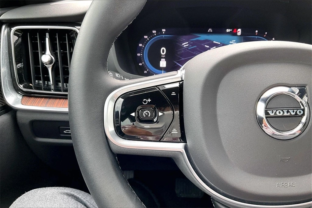 2023 Volvo - image 11