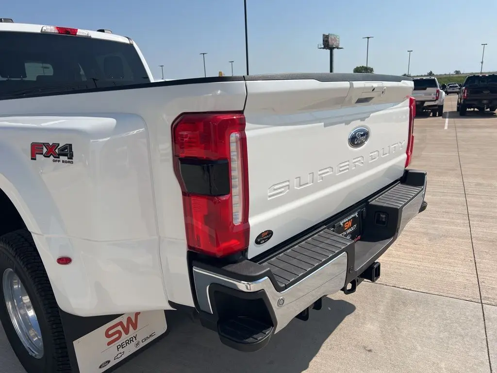2026 Ford F-350 photo 8