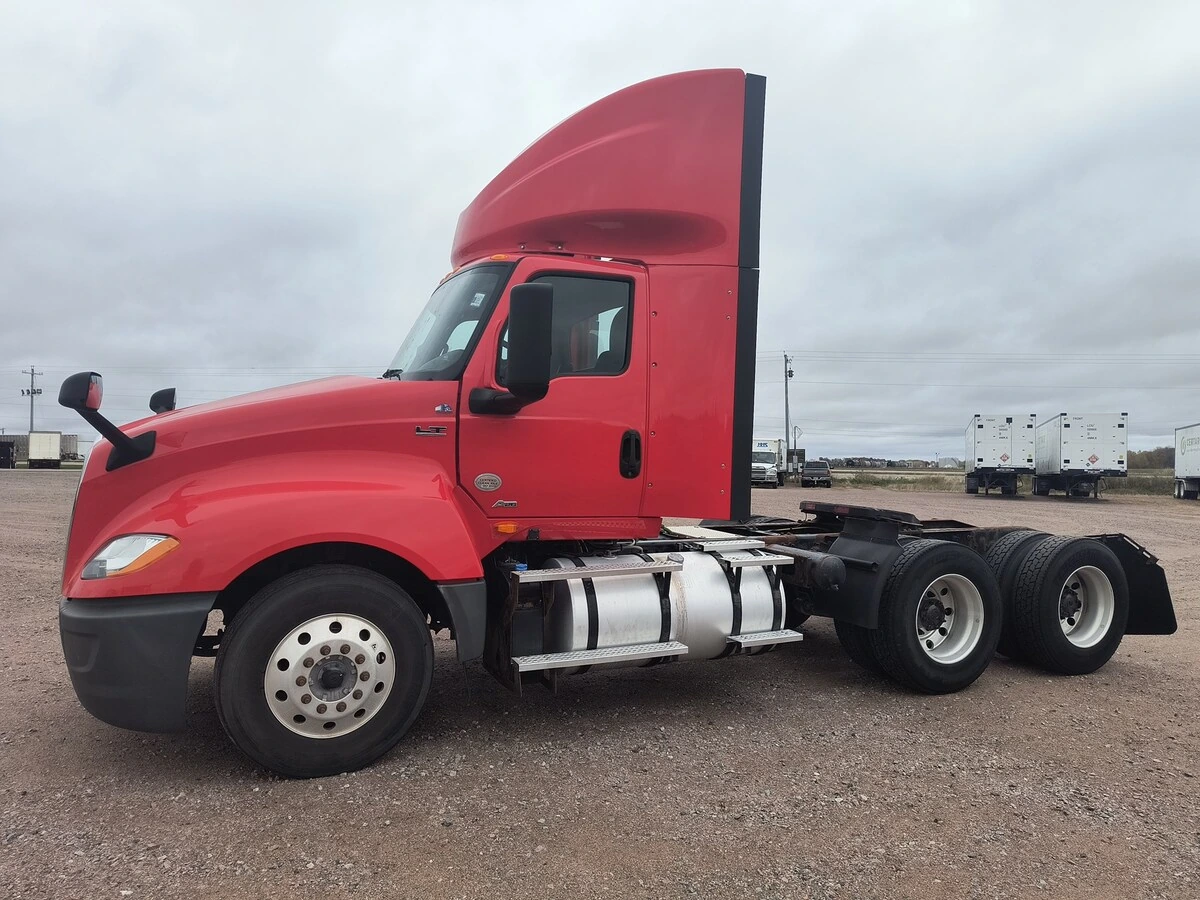 2020 International LT - image 1