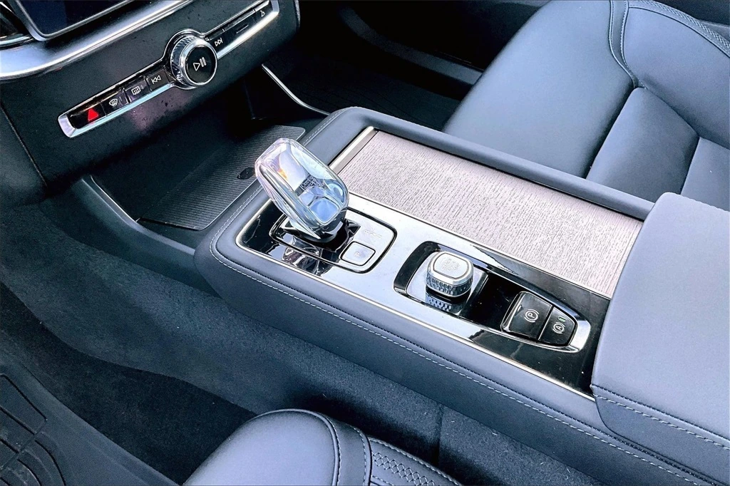 2026 Volvo - image 18