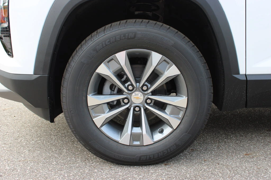 2027 Chevrolet Equinox LT - Photo 23