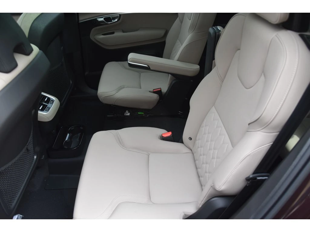 2026 Volvo - image 14