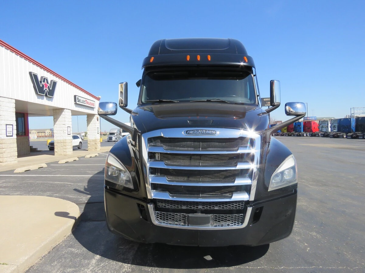 2022 Freightliner Cascadia - image 11