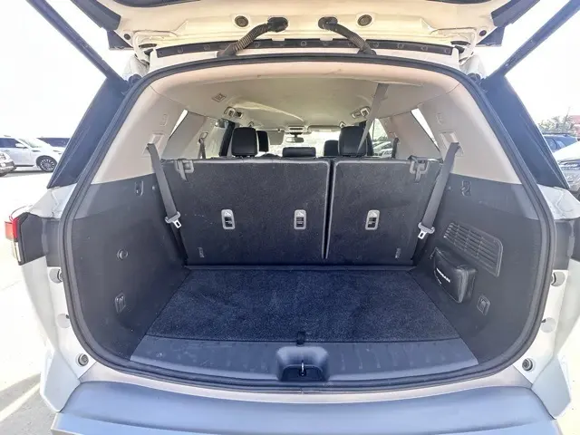 2022 Nissan Pathfinder SL photo 9