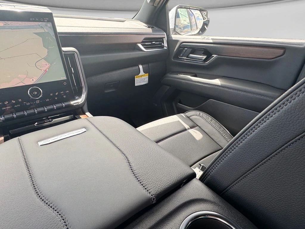 2026 GMC Yukon Denali - Photo 18