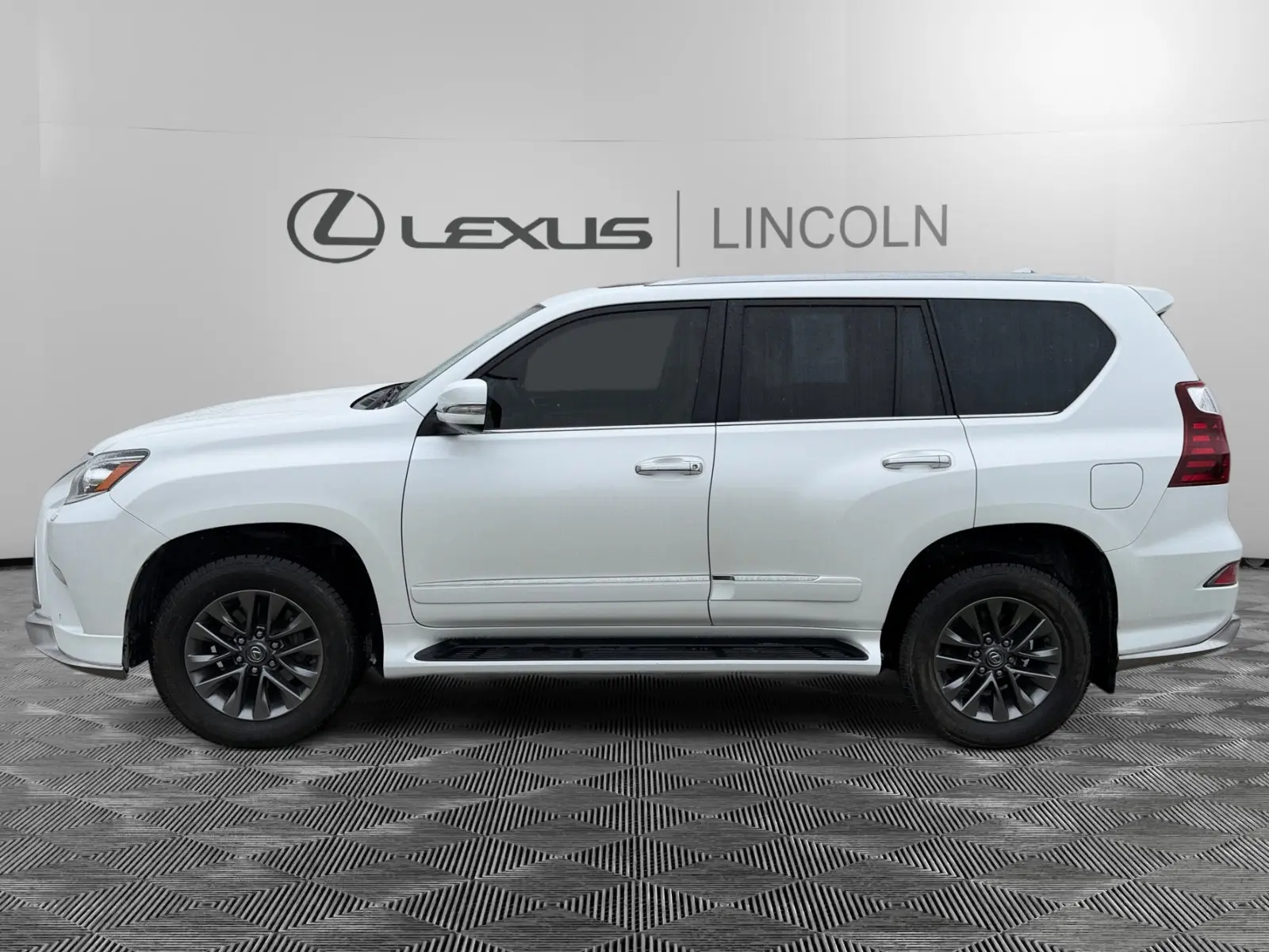 2019 Lexus GX 460 photo 2