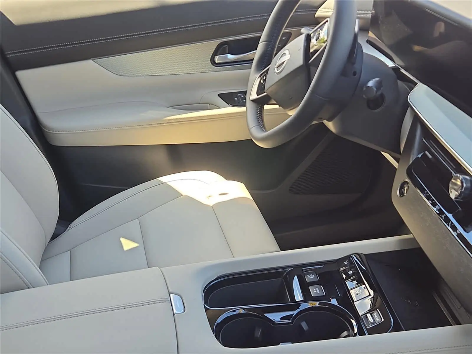 2025 Nissan Murano SL photo 11