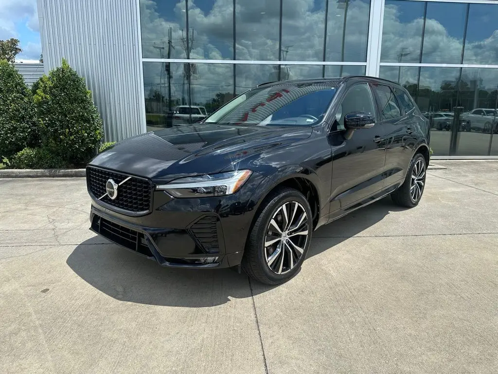 2024 Volvo XC60 Plus's photo