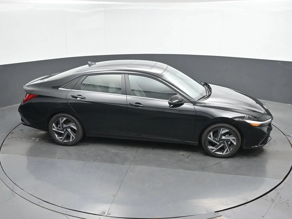 2026 Hyundai Elantra Limited - Photo 33