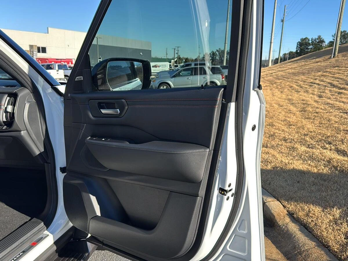 2026 Nissan Armada PRO-4X - Photo 13