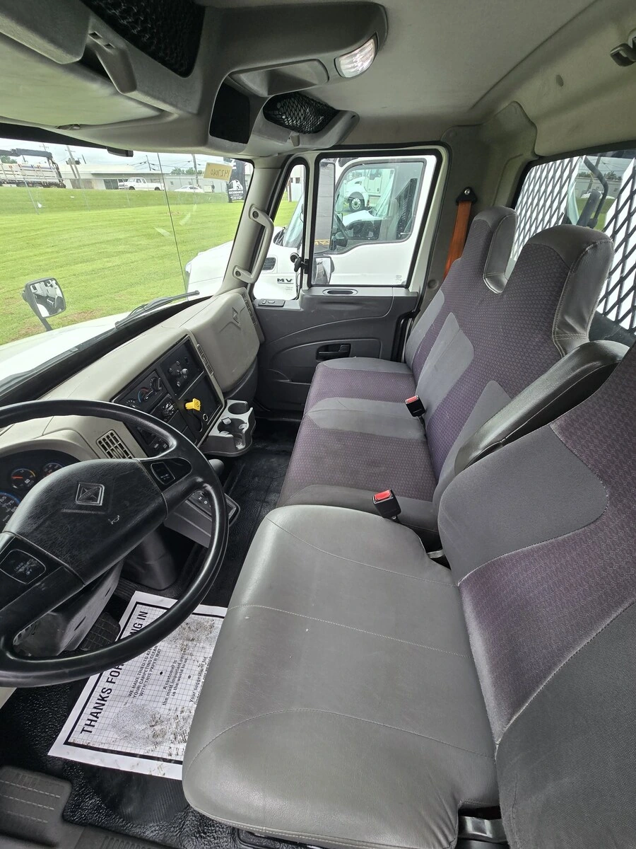 2017 International 4300 - image 11