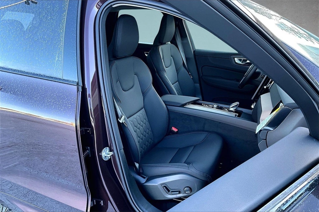 2026 Volvo - image 11