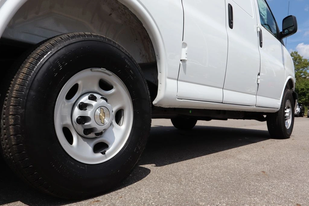 2025 Chevrolet Express Cargo Work Van - Photo 28