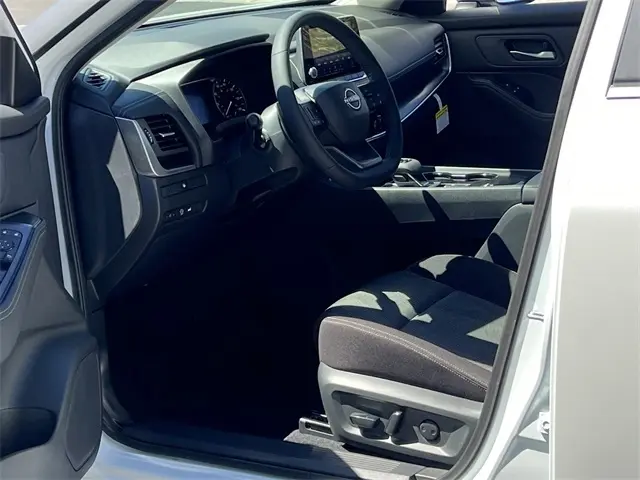 2026 Nissan Rogue SV photo 10