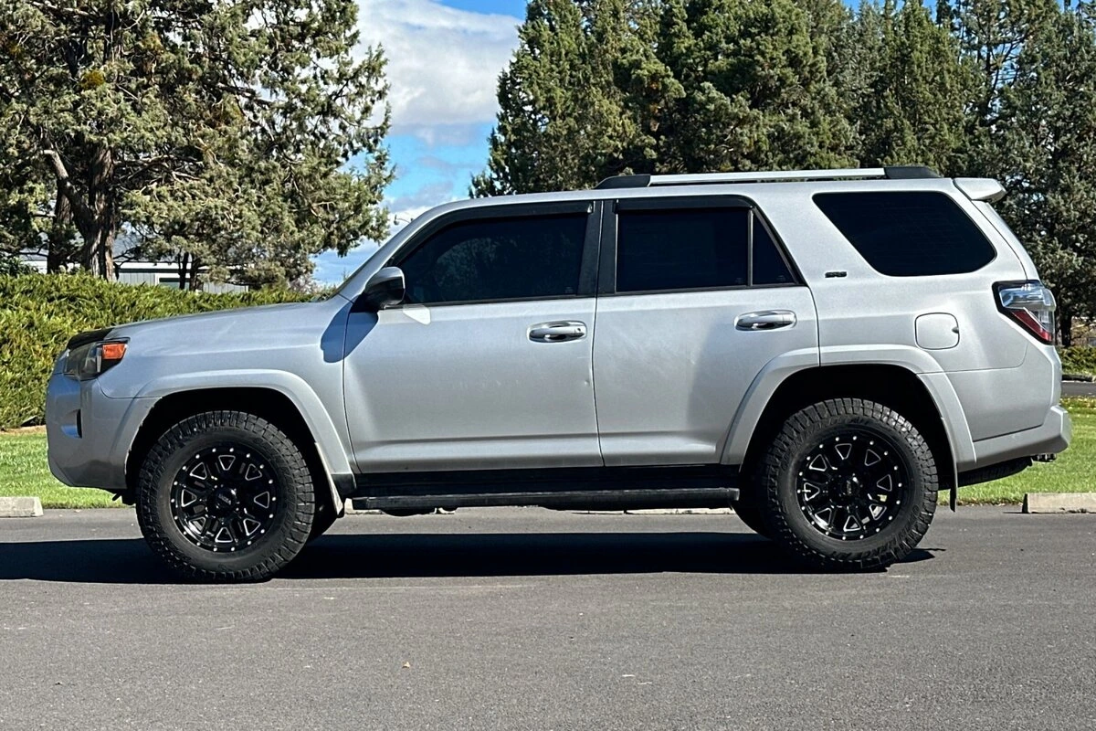2019 Toyota 4Runner SR5 - Photo 7