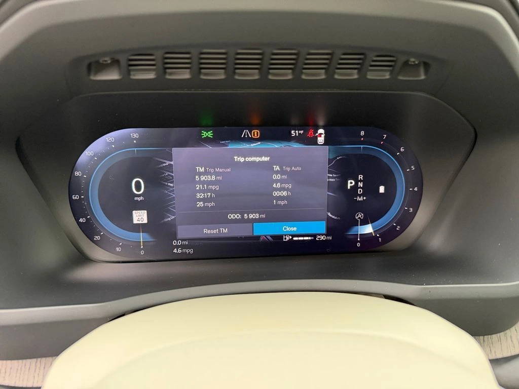 2025 Volvo - image 26