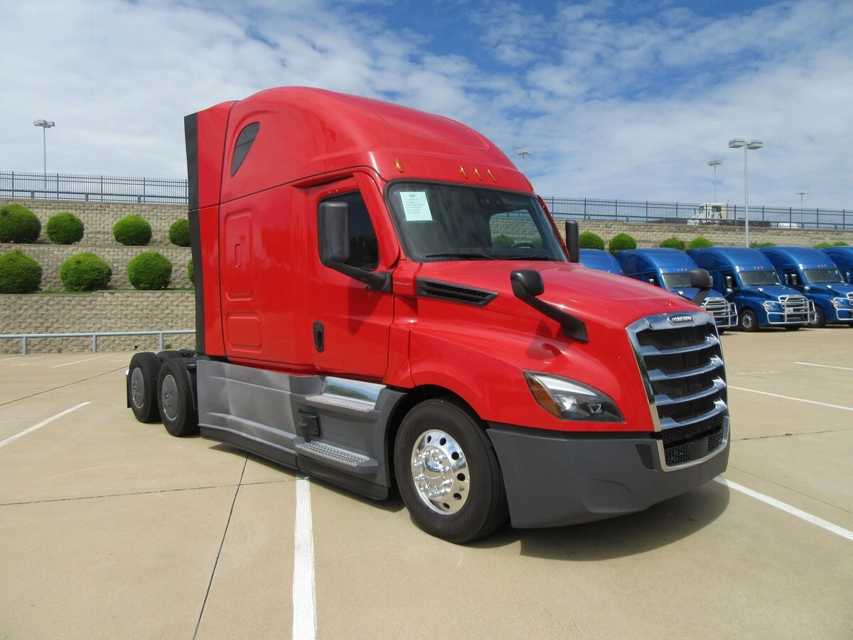 2022 Freightliner Cascadia - image 2