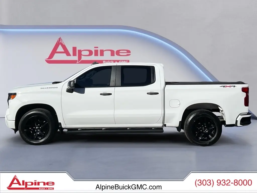 2023 Chevrolet Silverado 1500 Custom photo 2