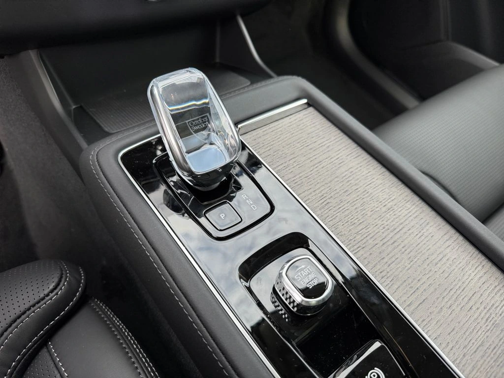 2026 Volvo - image 23