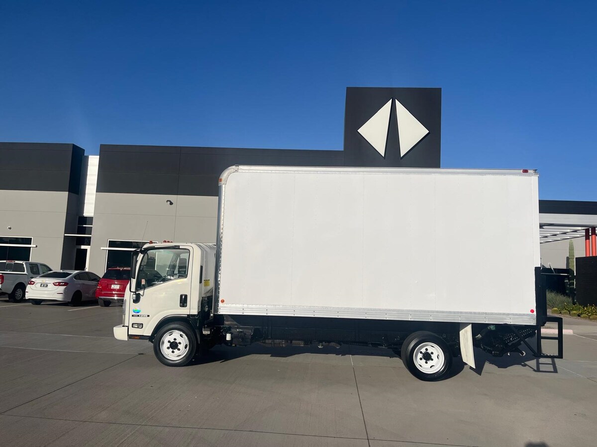 2010 Isuzu NRR in Phoenix, AZ — photo 2