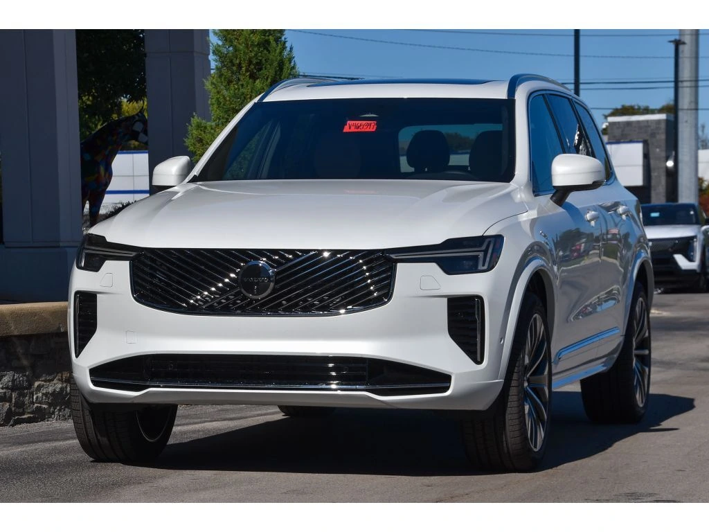 2026 Volvo - image 8