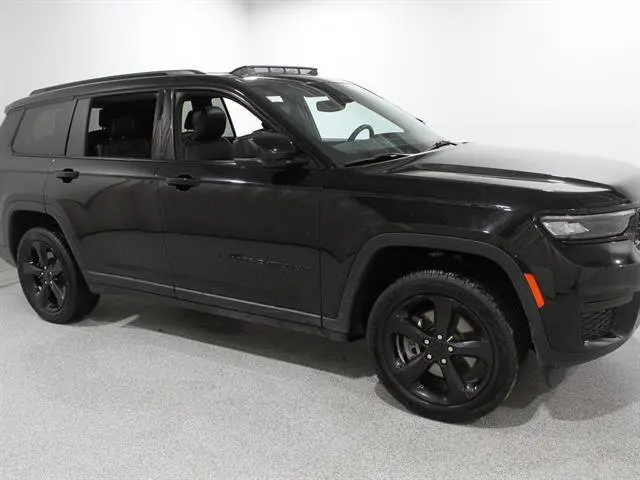 2023 Jeep Grand Cherokee L Altitude's photo