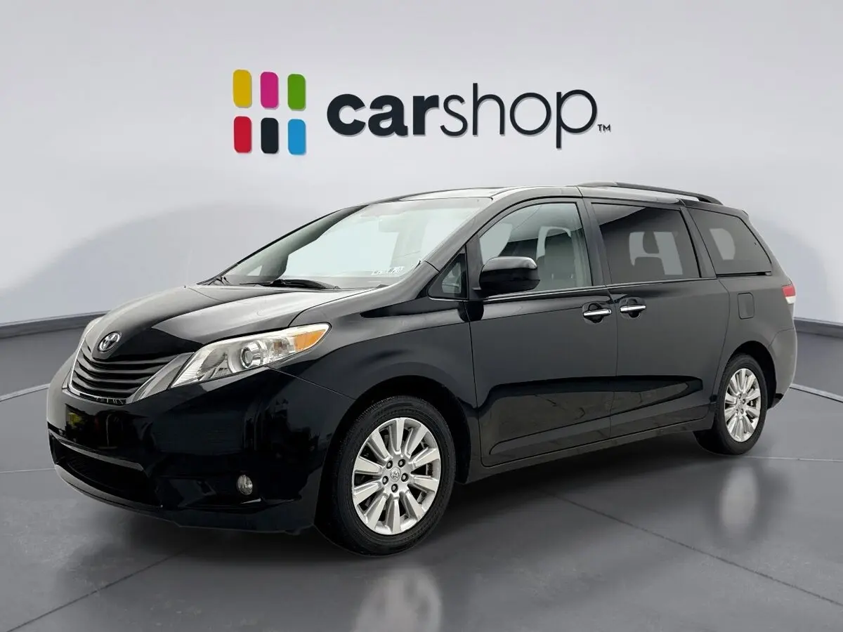 2013 Toyota Sienna Limited's photo