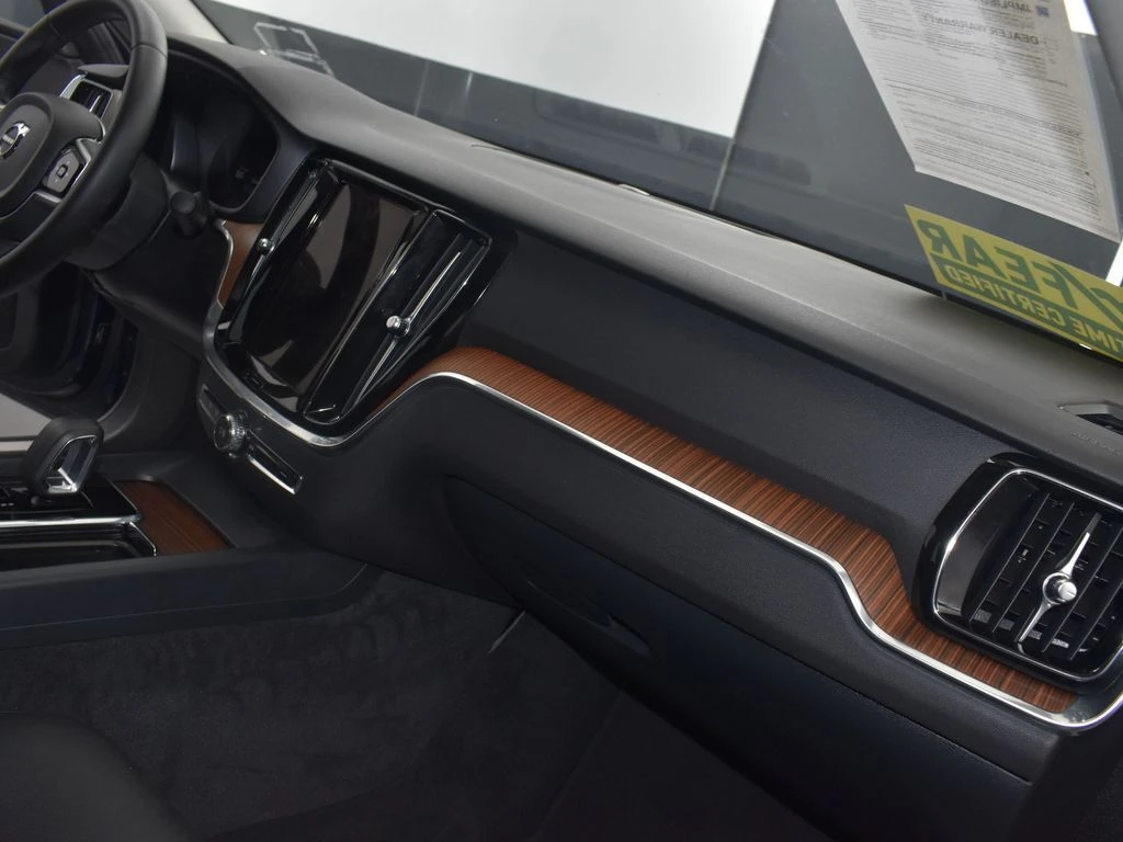 2024 Volvo - image 30