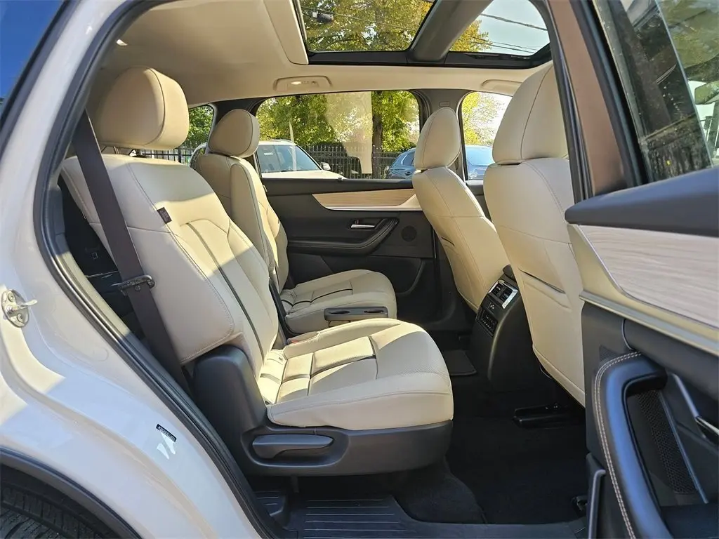 2024 Mazda CX-90 Plug-in Hybrid Premium photo 12