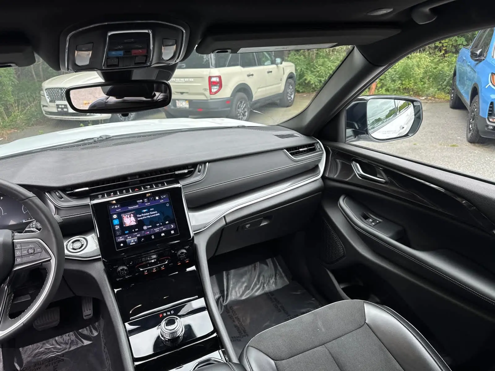 2023 Jeep Grand Cherokee Altitude photo 32