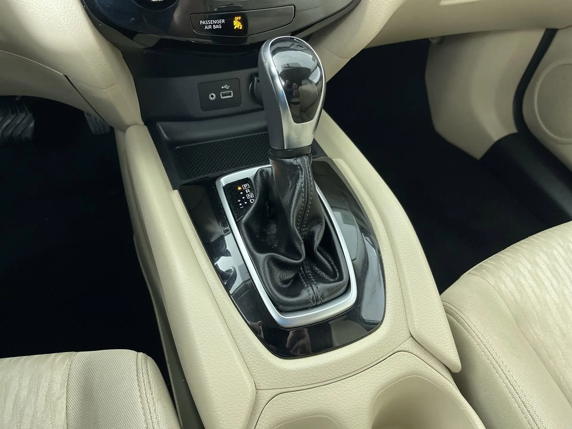 2018 Nissan Rogue SV photo 19