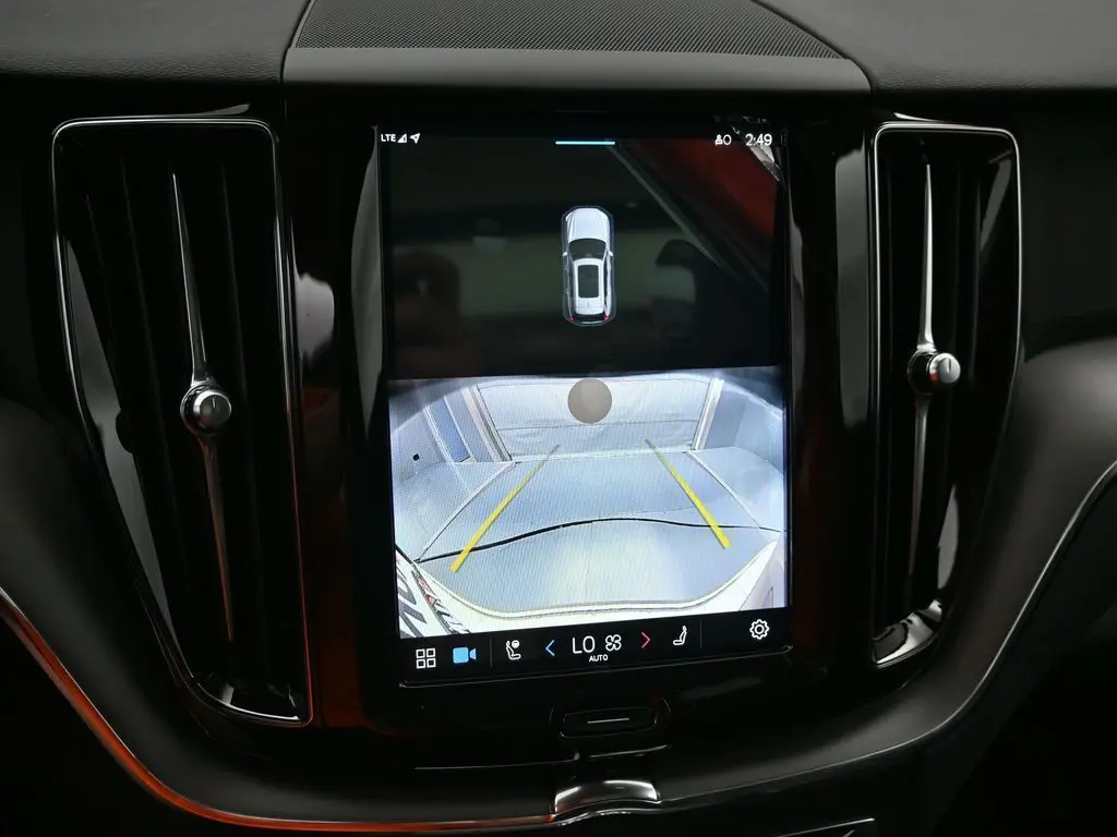 2025 Volvo - image 13