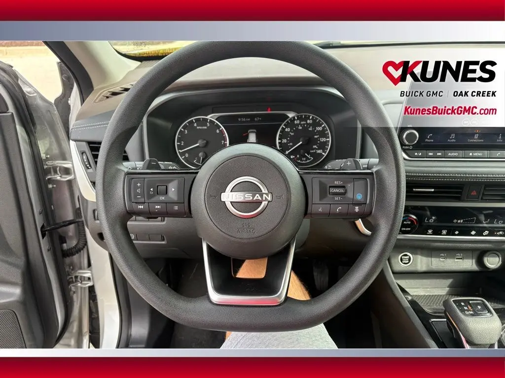 2023 Nissan Rogue SV photo 16