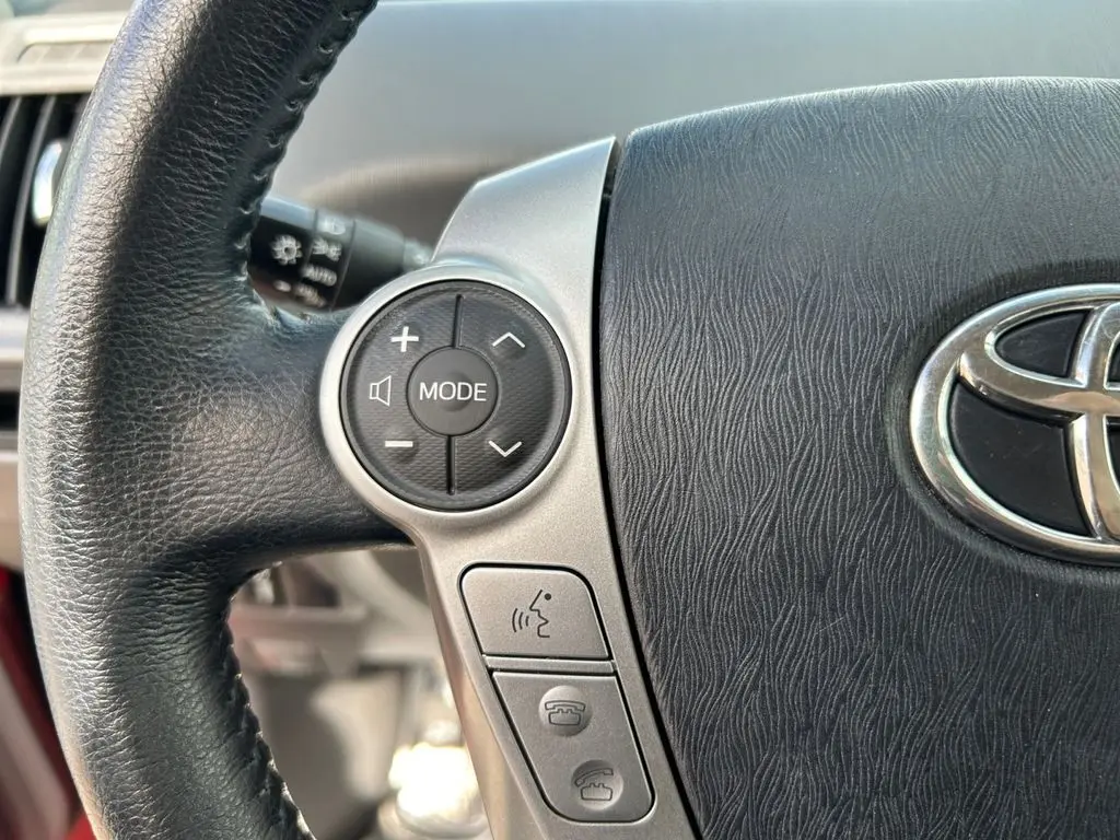 2014 Toyota Prius V Five photo 17