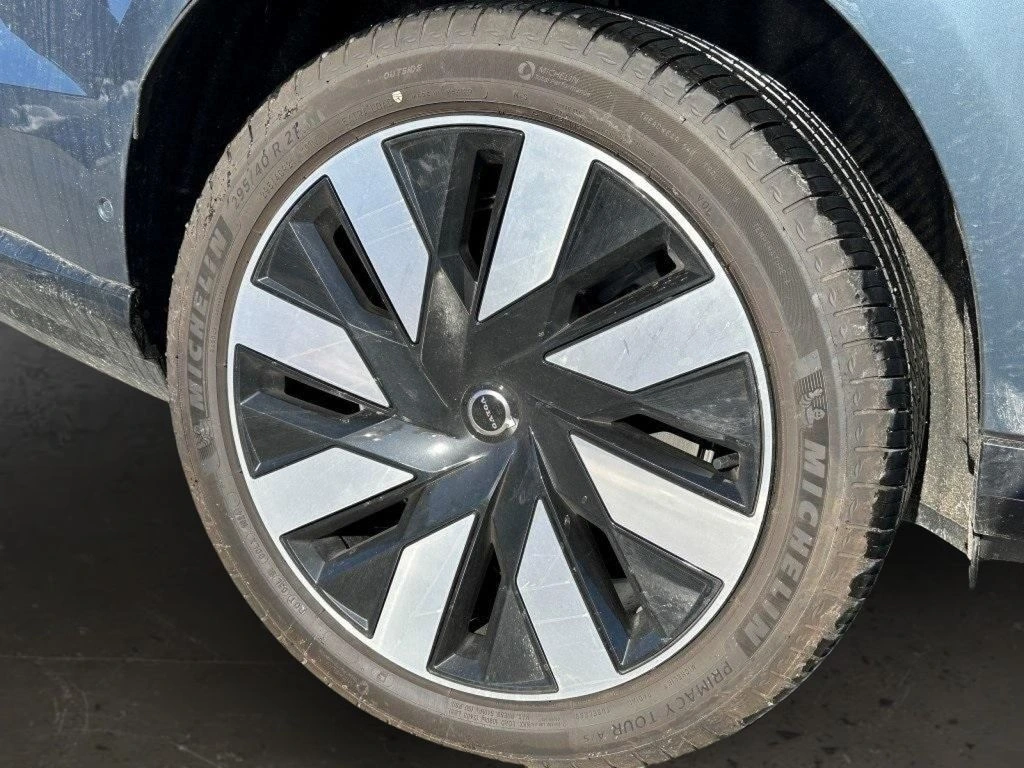 2025 Volvo - image 7