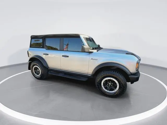 2024 Ford Bronco Big Bend photo 2