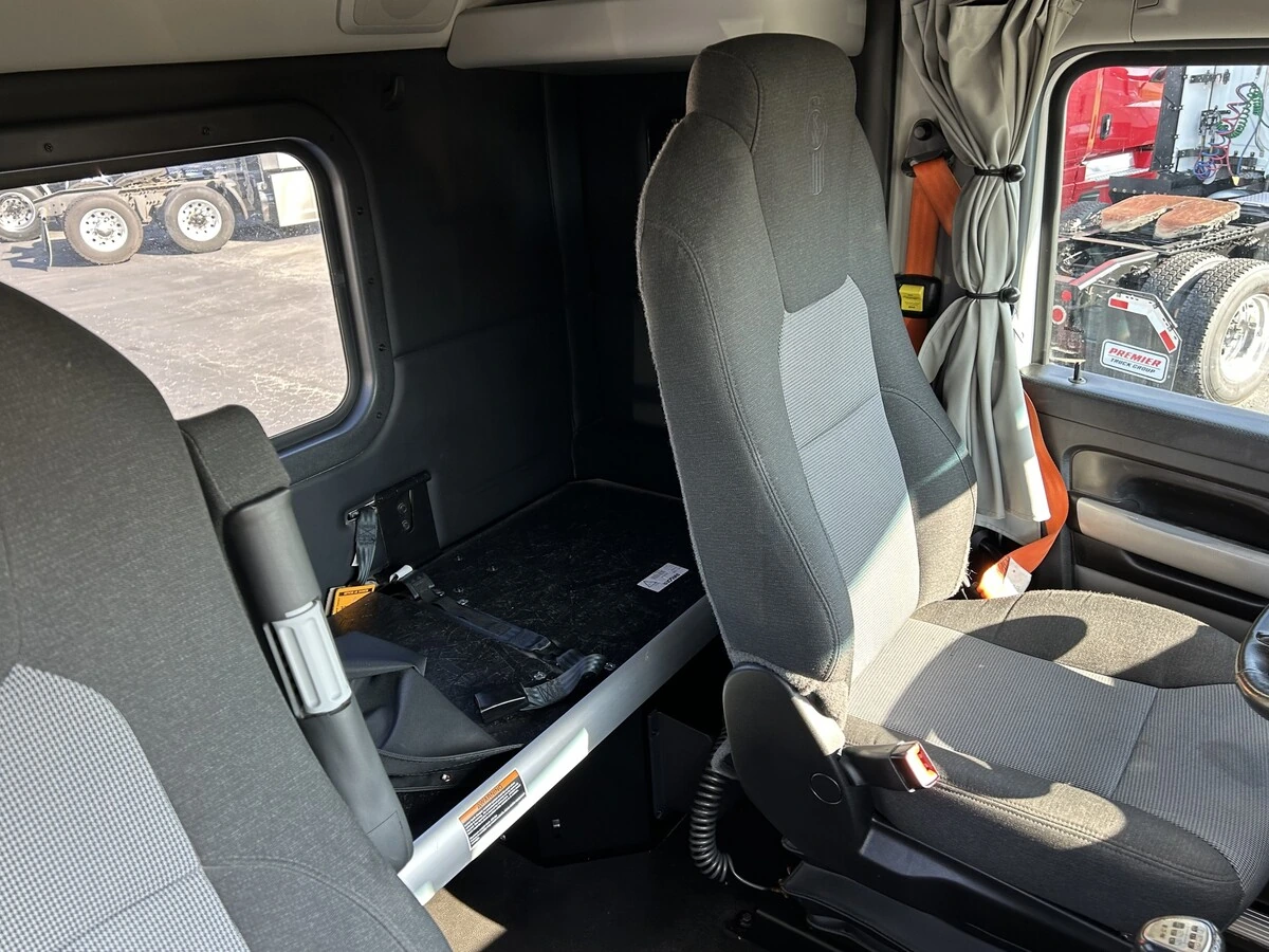 2023 Kenworth T880 — photo 7