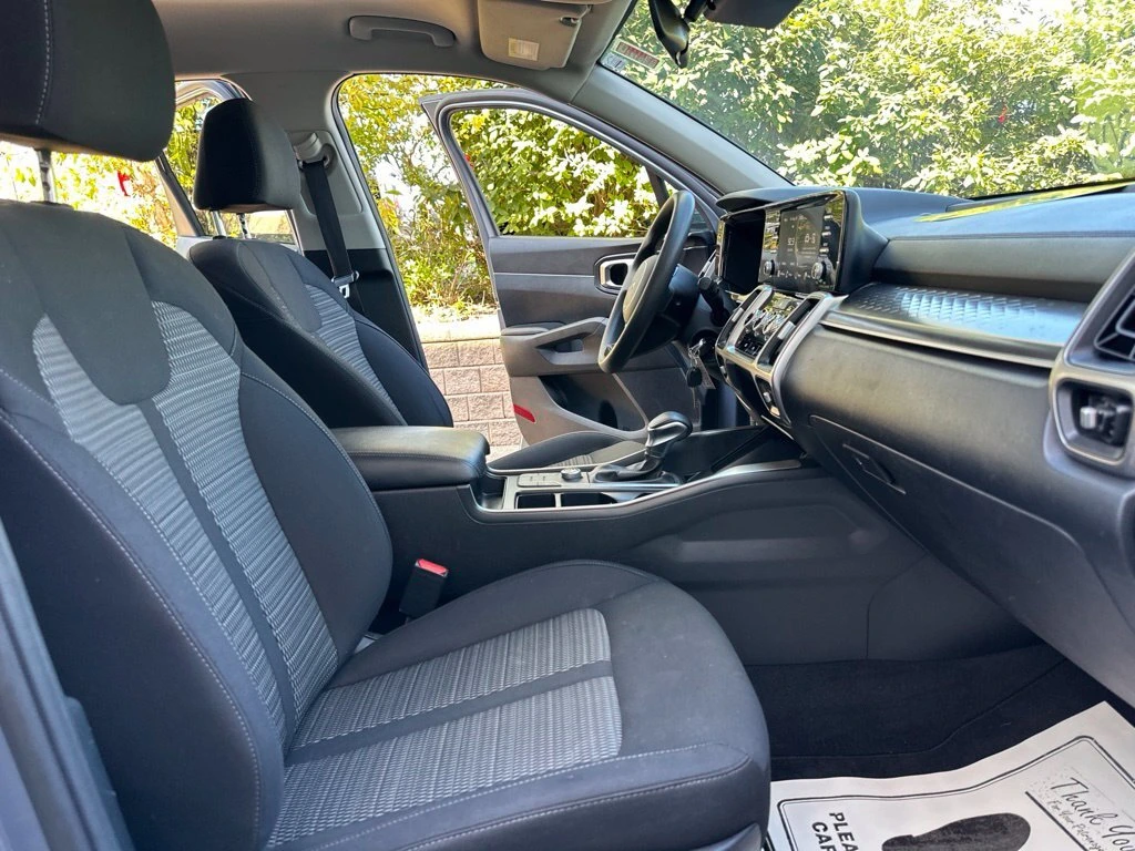 2022 Kia Sorento LX - Photo 21