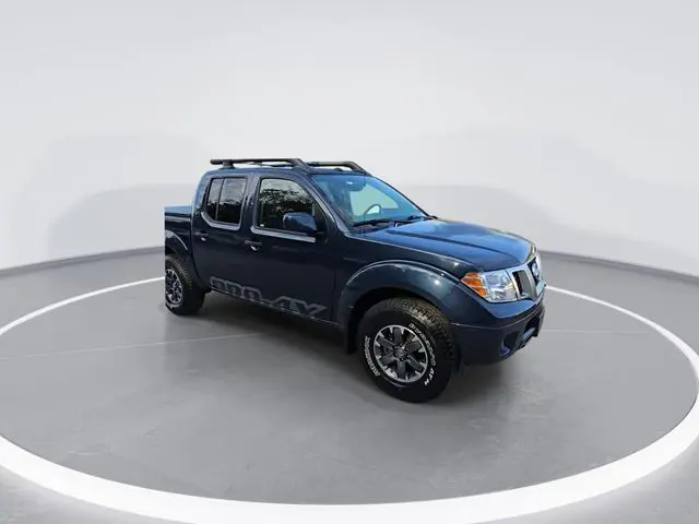 2018 Nissan Frontier PRO-4X photo 2
