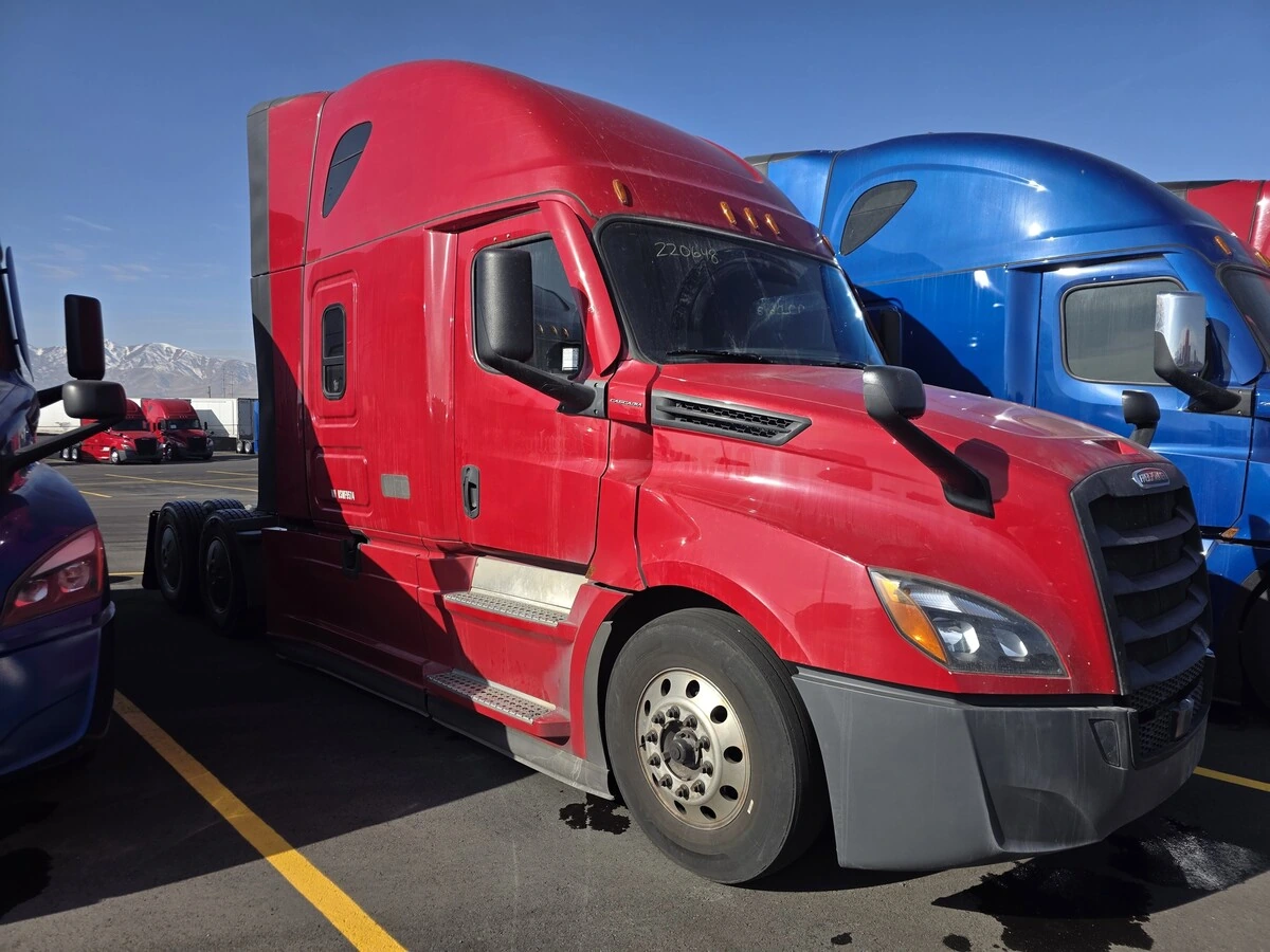 2022 Freightliner Cascadia - image 2