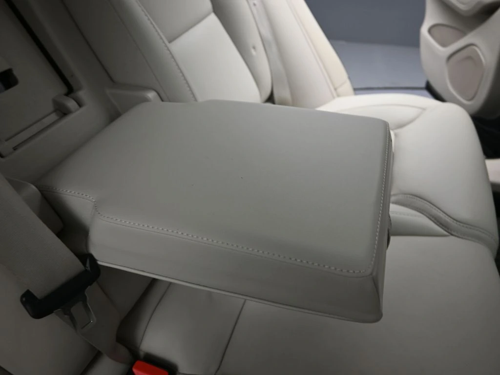 2022 Volvo - image 13