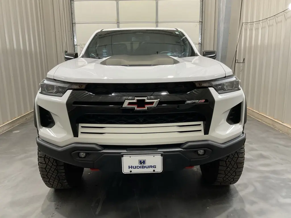 2024 Chevrolet Colorado ZR2 photo 2