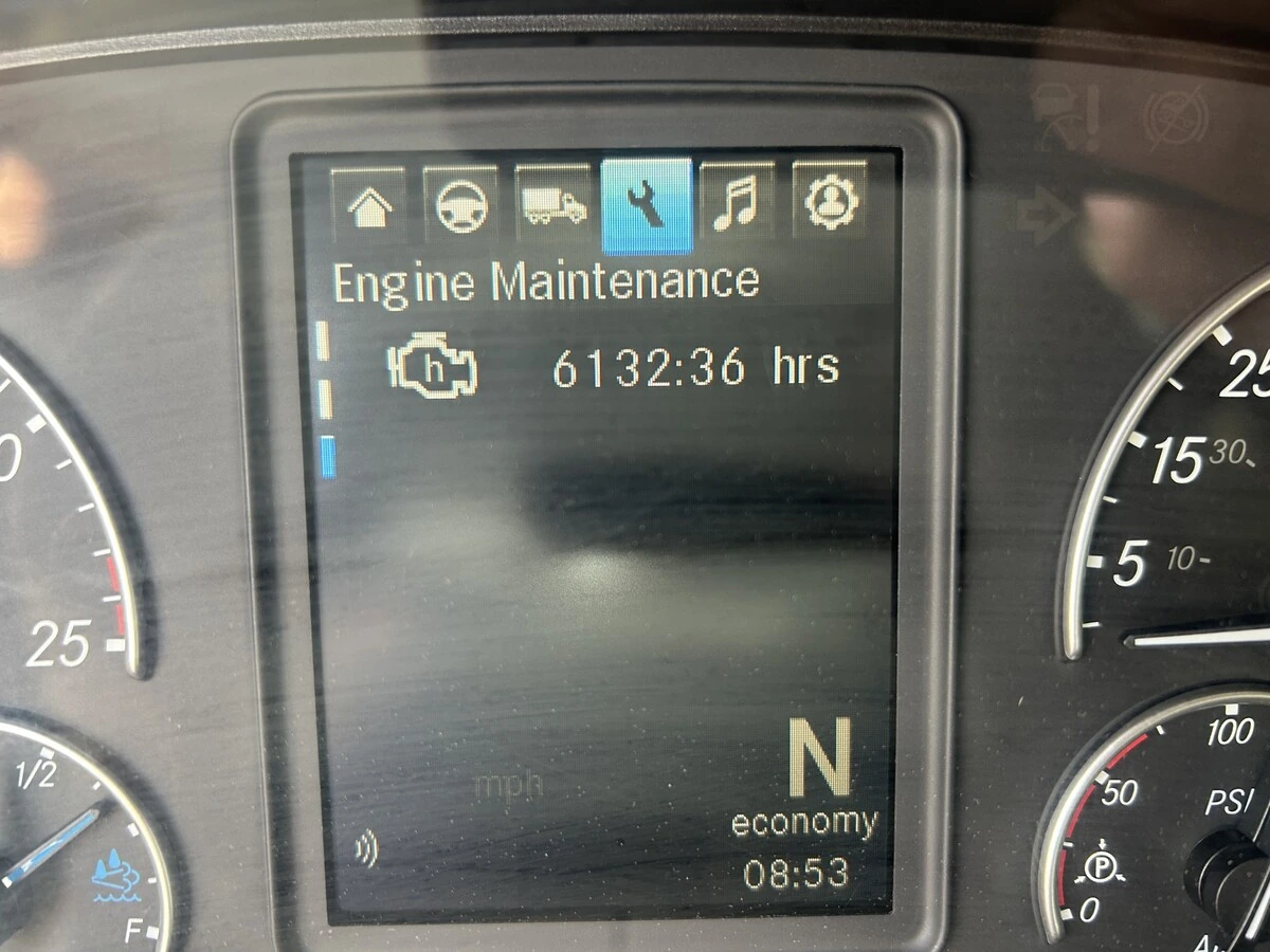 2022 Freightliner Cascadia - image 22