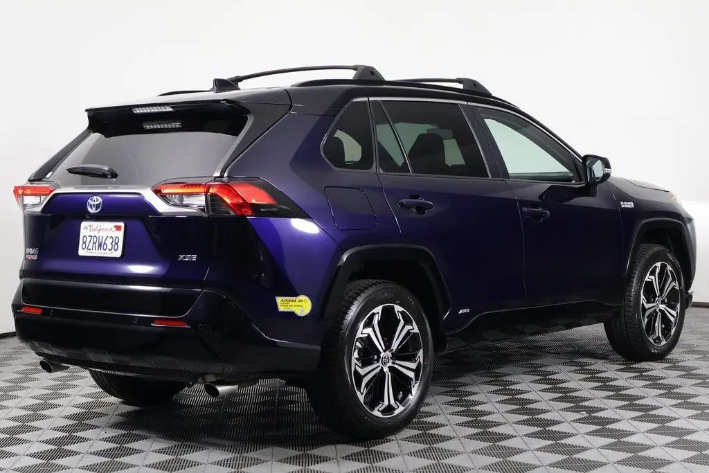 2022 Toyota RAV4 Prime XSE Premium photo 3