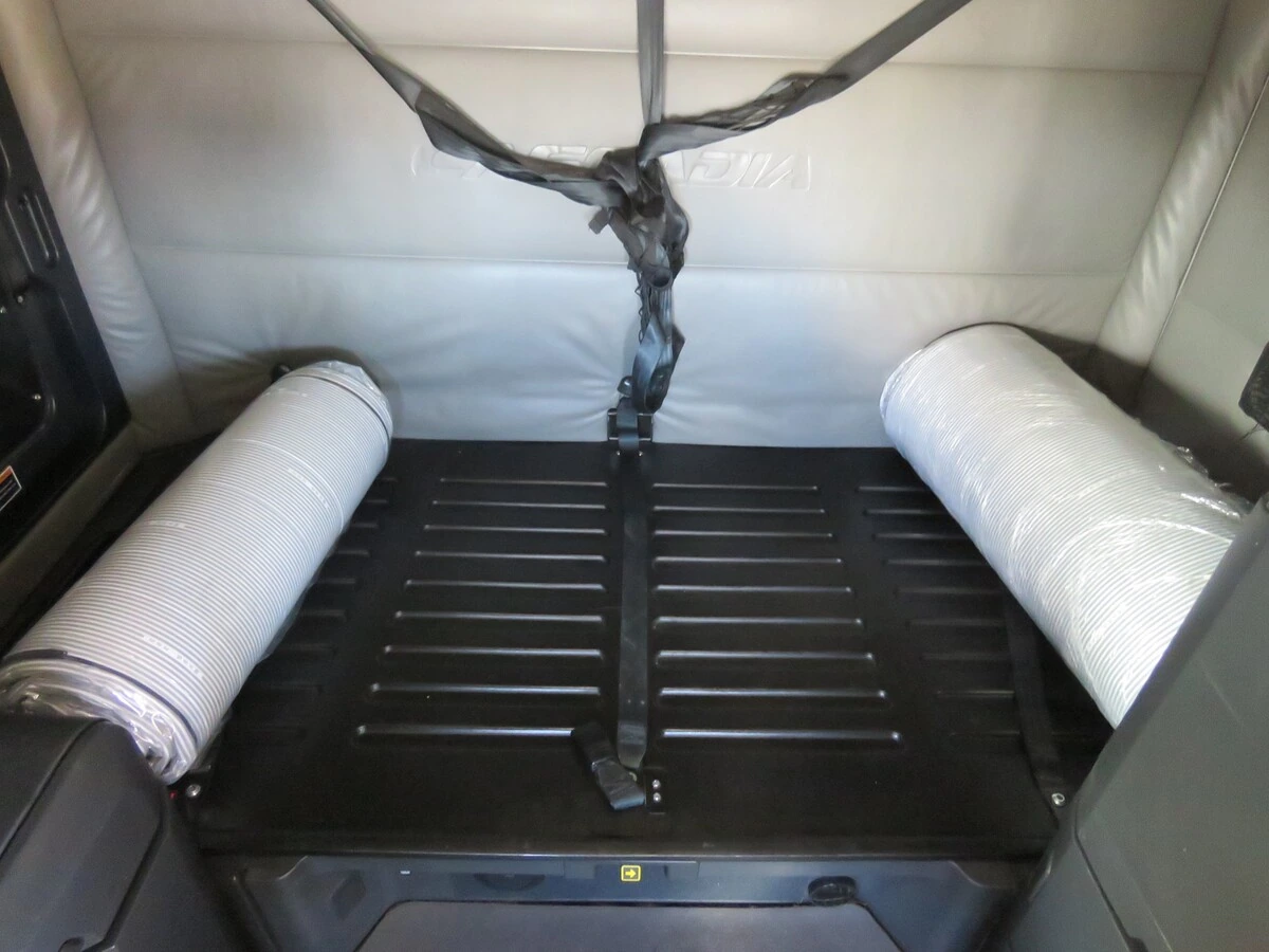 2022 Freightliner Cascadia - image 18