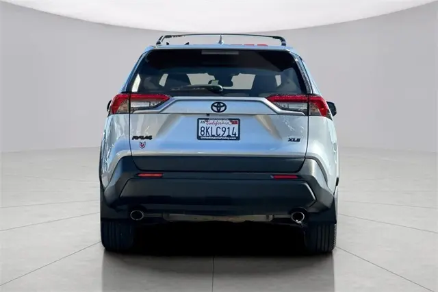 2019 Toyota RAV4 Premium XLE photo 3
