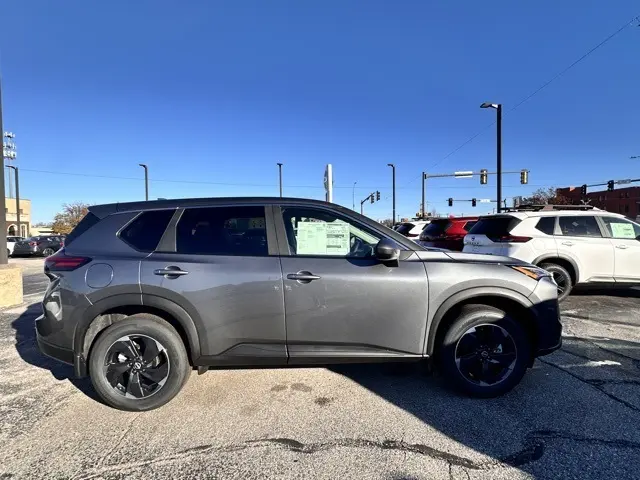 2026 Nissan Rogue SV photo 4