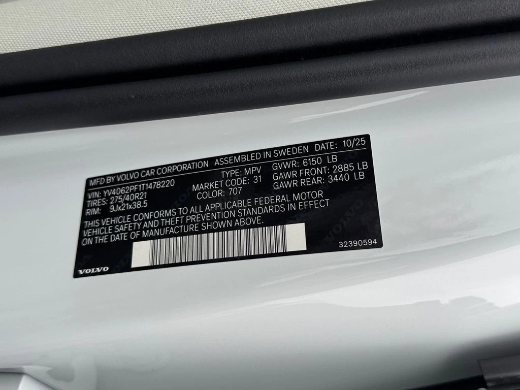 2026 Volvo - image 27