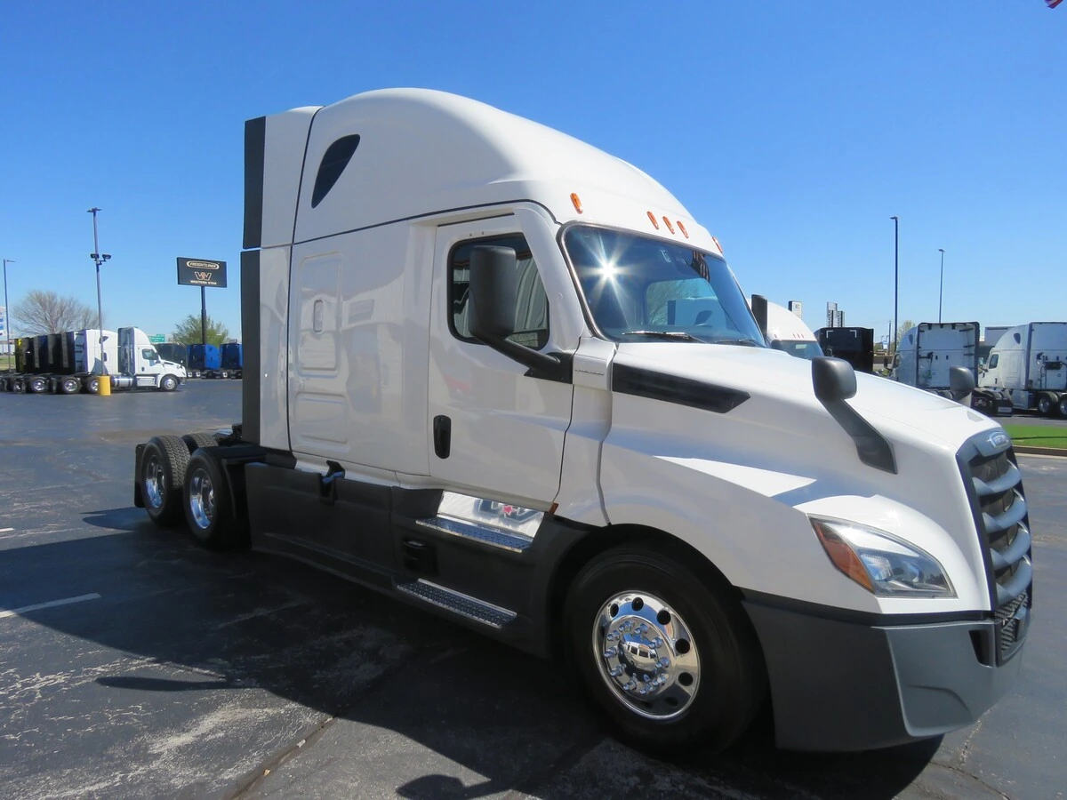 2024 Freightliner Cascadia - image 9